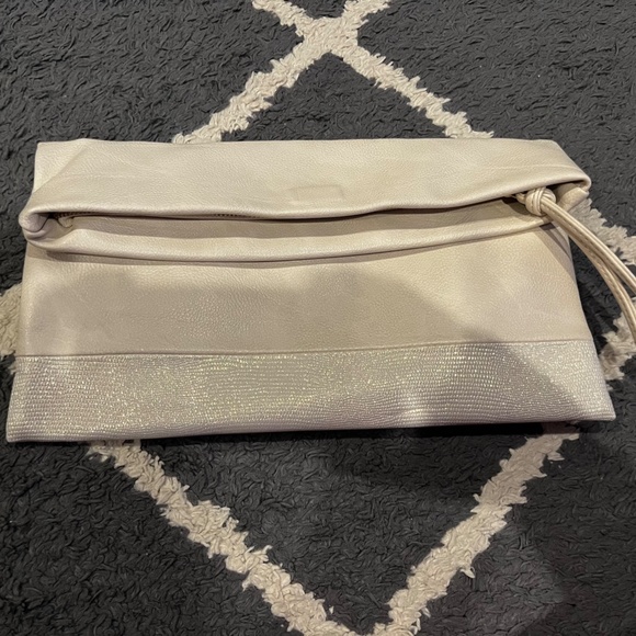 NWOT Faux Leather White / Iridescent Foldover Envelope Clutch with Tassel Zipper - Picture 5 of 7